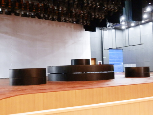 旋轉(zhuǎn)、升降舞臺